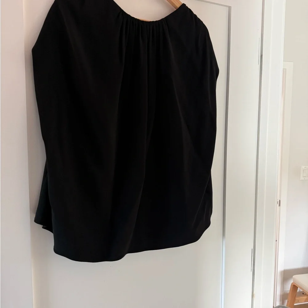 The row sleeveless cape top - Picture 3 of 4
